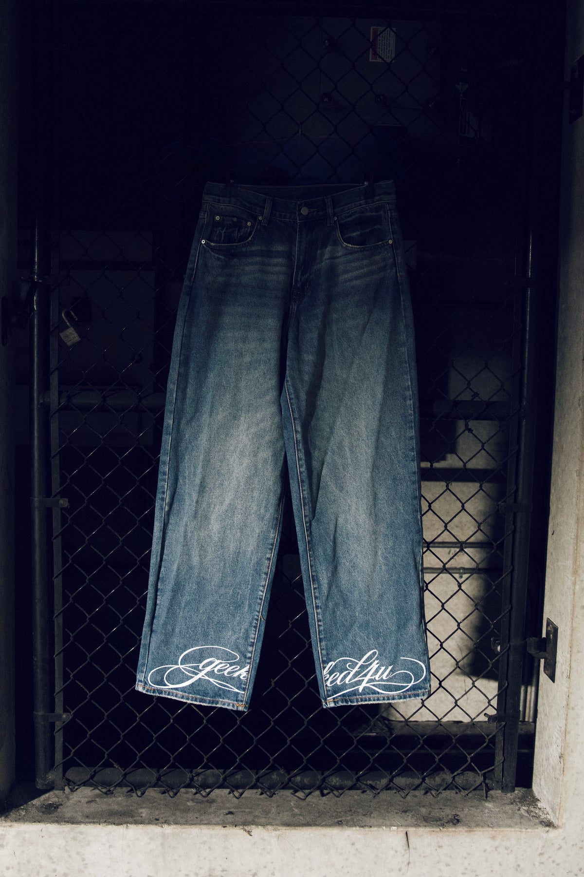 G4u signature script baggy indigo wash denim