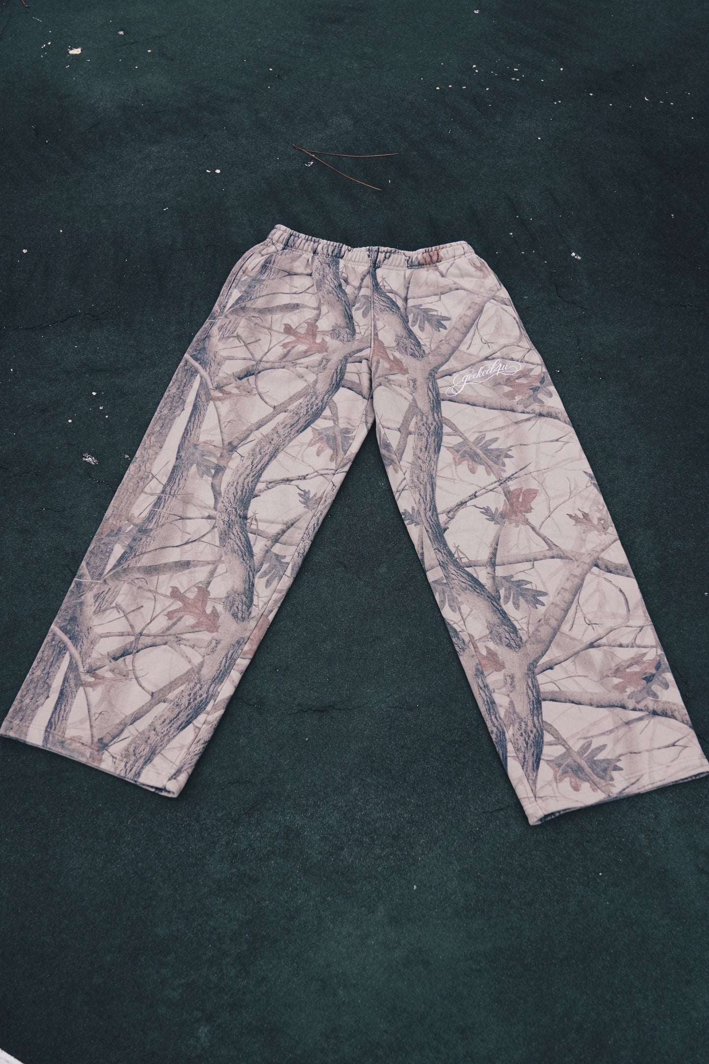 Signature Script Long Camo Sweat Pants