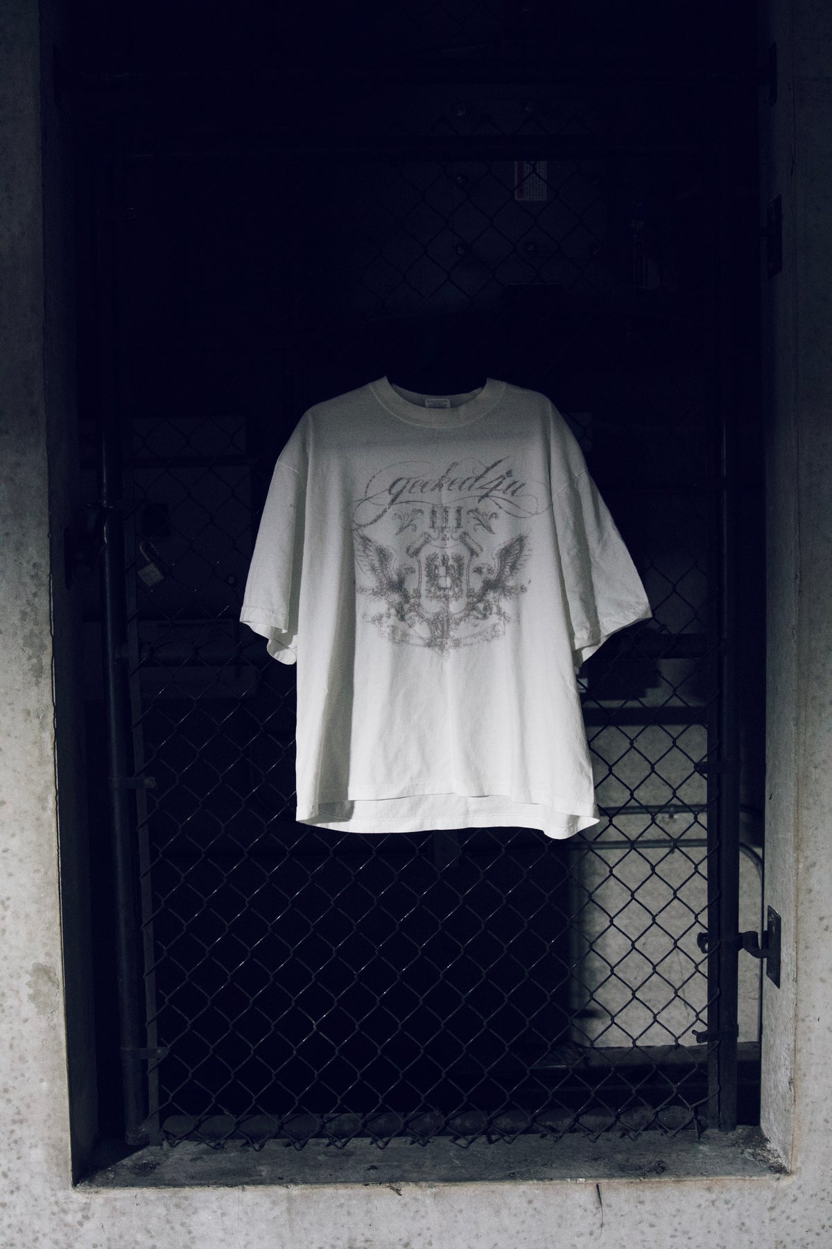 signature script white oversized boxy T